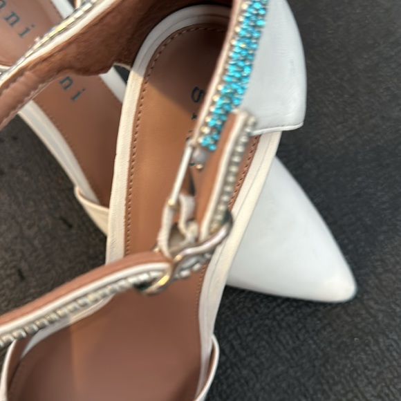 Gianni Bini size 10 white heels - Picture 3 of 9